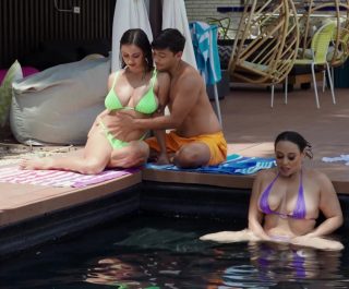 Threesome với chị gái